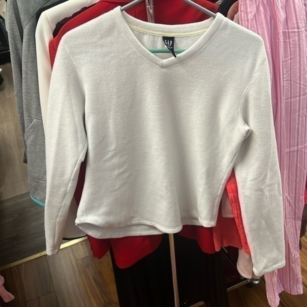 Gap white fleece size medium
